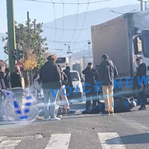 Σοβαρό τροχαίο στην Πετρου Ράλλη: Ηλικιωμένος τραυματίστηκε και έπεσε στο οδόστρωμα