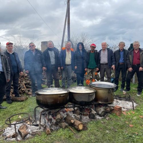 ΟΙ ΑΛΕΒΙΤΕΣ ΤΗΣ ΘΡΑΚΗΣ ΕΡΙΞΑΝ “ΠΟΡΤΑ” ΣΤΟΝ ΤΟΥΡΚΟ ΨΕΥΤΟΠΡΟΞΕΝΟ ΚΑΙ ΣΤΟΝ ΨΕΥΤΟΜΟΥΦΤΗ ΤΗΣ ΚΟΜΟΤΗΝΗΣ ΟΤΑΝ ΠΡΟΣΠΑΘΗΣΑΝ ΜΕ ΤΗΝ ΠΑΡΟΥΣΙΑ ΤΟΥΣ ΝΑ “ΚΑΠΕΛΩΣΟΥΝ” ΤΟ “ΚΟΥΡΜΠΑΝΙ”!