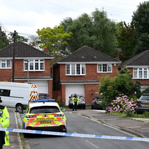 Police stand guard at Ashley Close in Bushey in the borough of Hertfordshire, north of London, on July 10, 2024 after a triple "crossbow attack" murder. British police were searching for a suspect who may have a crossbow after the wife and two daughters of a BBC radio racing commentator were killed in what police believe was a "targeted" attack. (Photo by JUSTIN TALLIS / AFP)