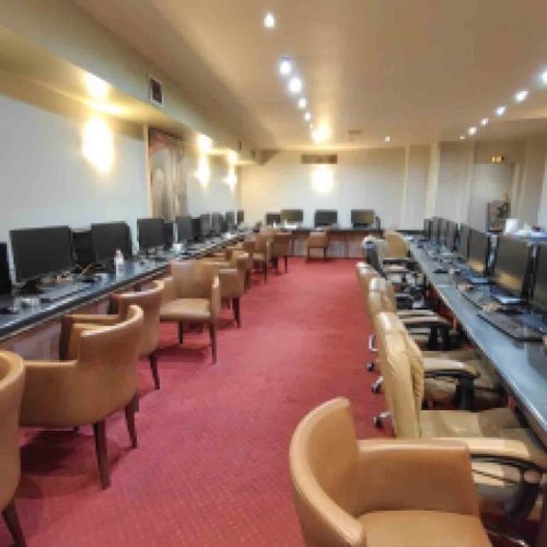 Εντοπίστηκε κατάστημα στην Καλλιθέα όπου διεξάγονταν παράνομα τυχερά παιχνίδια – 6 συλλήψεις