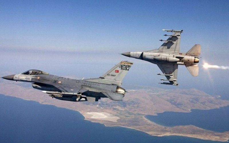 Νέο «μπαράζ» τουρκικών παραβιάσεων και παραβάσεων στο Αιγαίο – Και οπλισμένα τουρκικά F-16