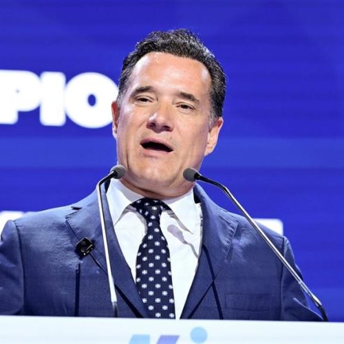 Μέχρι και το ChatGPT άδειασε τον Άδωνι