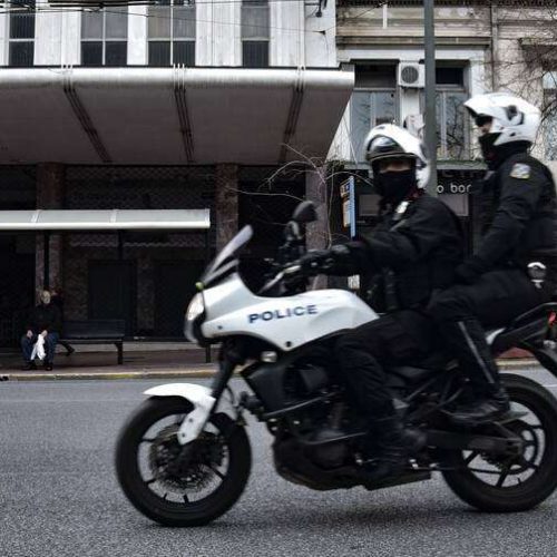 25χρονος εμβόλισε μηχανή της ΔΙ.ΑΣ. και τραυμάτισε αστυνομικό στον Κορυδαλλό