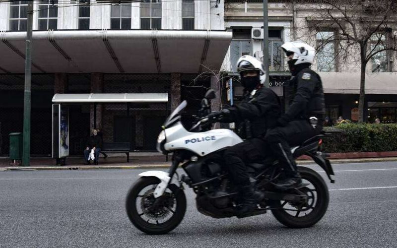 25χρονος εμβόλισε μηχανή της ΔΙ.ΑΣ. και τραυμάτισε αστυνομικό στον Κορυδαλλό