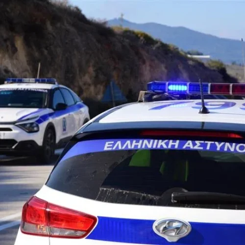 ΜΕΘΥΣΜΕΝΟΣ ΟΔΗΓΟΣ φορτηγού «ΜΠΉΚΕ» στο αντίθετο ρεύμα και «ΣΥΓΚΡΟΥΣΤΗΚΕ» με ΙΧ στο οποίο επέβαινε ΟΙΚΟΓΕΝΕΙΑ