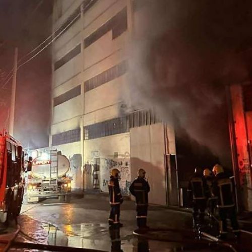 Φωτιά δίπλα στα ΚΤΕΛ Κηφισού – Ολοσχερής καταστροφή