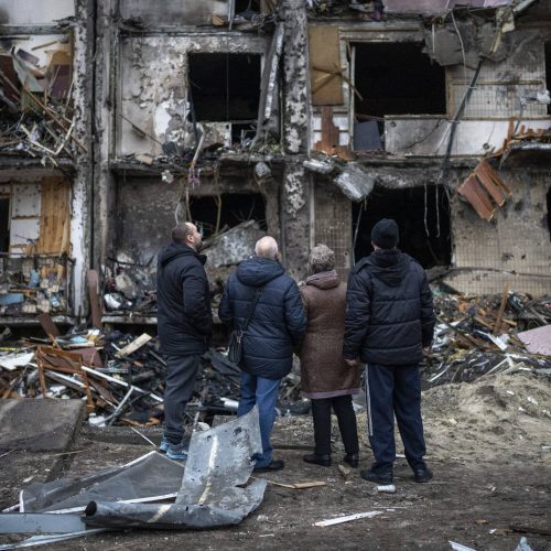 Οκτώ νεκροί και 45 τραυματίες από μαζικούς βομβαρδισμούς στο Κίεβο