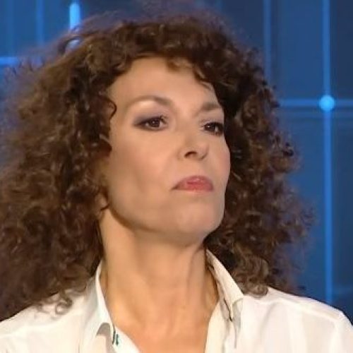 Δήμητρα Παπαδήμα: «Θυμάμαι να με σημαδεύει ο πατέρας μου με την καραμπίνα»