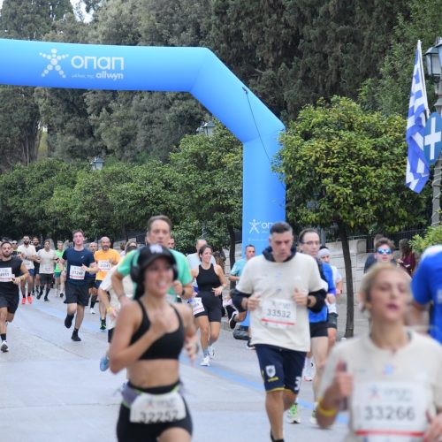 Το μεγαλύτερό βήμα τους μέχρι το επόμενο έκαναν οι δρομείς του 42ου Αυθεντικού Μαραθωνίου της Αθήνας