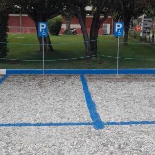 Ο ιδιώτης που έκανε αυτό που δεν έκαναν οι αρχές – Πρότυπο ανθρωπιάς δίπλα στο αρχαίο θέατρο