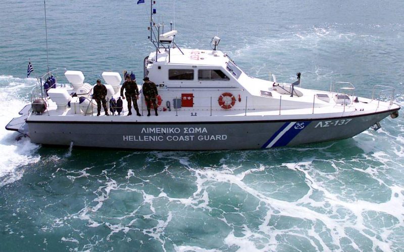 Ημιβύθιση καταμαράν δυτικά της νησίδας Φλέβες – Σώοι περισυνελέγησαν οι 10 επιβαίνοντες