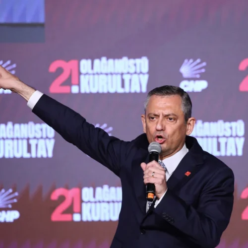 Οζγκιούρ Οζέλ: «Η Τουρκία έχει χούντα με αρχηγό τον Ερντογάν»