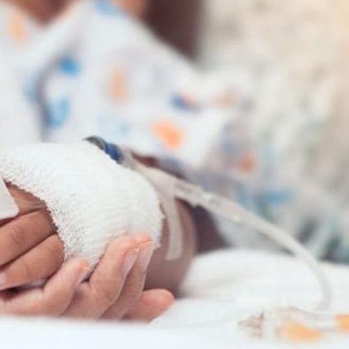 Σοκ στην Τρίπολη – Στην Εντατική 12χρονος που «μαχαιρώθηκε» σε συμπλοκή ανηλίκων