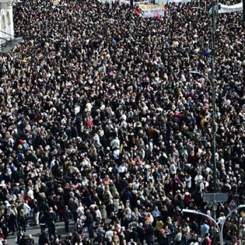 Τέμπη: Γεμάτος με κουκίδες ο παγκόσμιος χάρτης – Συγκεντρώσεις σε δεκάδες πόλεις του εξωτερικού