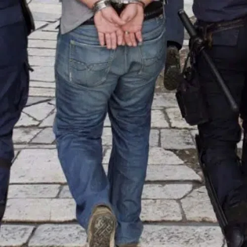 «Χειροπέδες» σε 3 αλλοδαπούς για απόπειρα ανθρωποκτονίας και ναρκωτικά