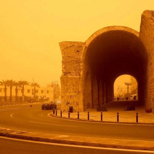 Σκόνη στην Κρήτη: Επιμένει η αποπνικτική ατμόσφαιρα – Οδηγίες για ευπαθείς ομάδες