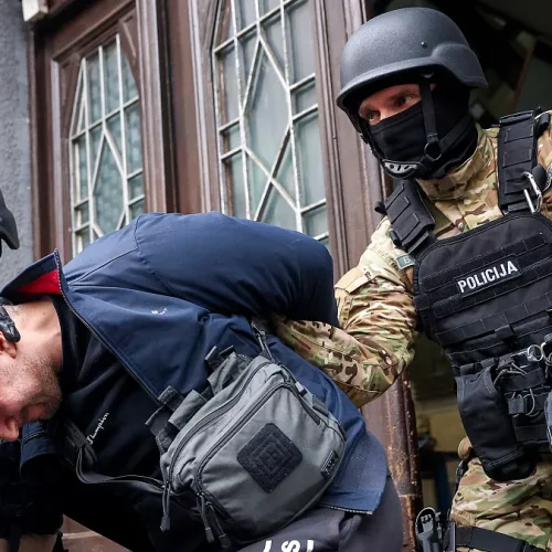 Τρεις συλλήψεις για εμπορία και κακοποίηση ανηλίκων στη Βοσνία