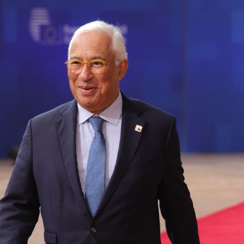 Η Ευρώπη θα αγοράσει «περισσότερα αμερικανικά όπλα» και θα ανοίξει τον δρόμο για μια «εμπορική συμφωνία»