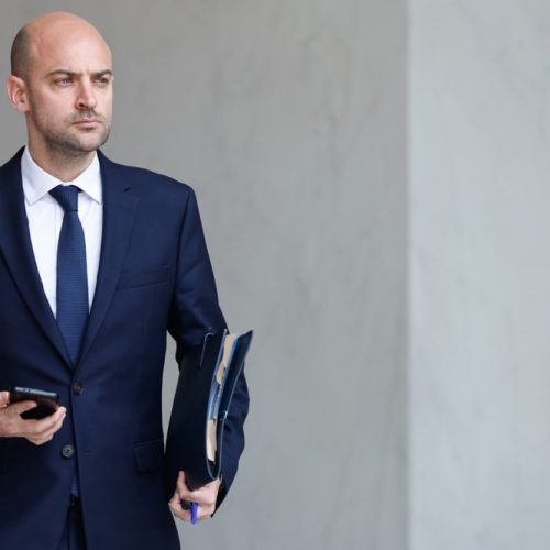 epa12240617 French Foreign Affairs Minister Jean-Noel Barrot leaves the Elysee Palace following a cabinet meeting in Paris, France, 16 July 2025.  EPA/MOHAMMED BADRA