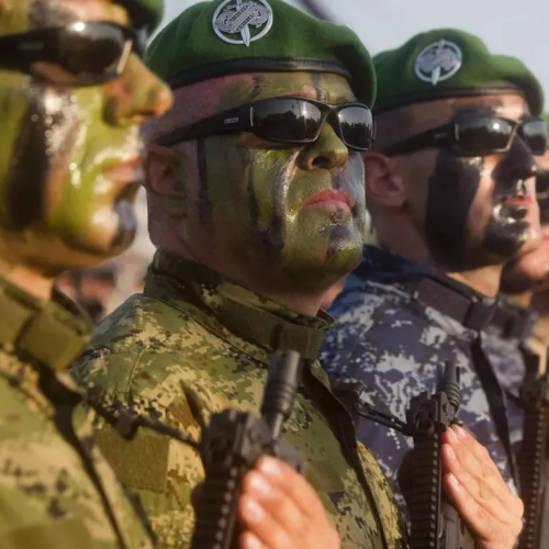 Είναι η στρατιωτική παρέλαση του Ζάγκρεμπ αντανάκλαση μιας νέας «βαλκανικής κούρσας εξοπλισμών»;