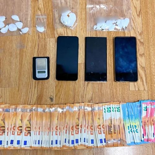 Σύλληψη τριών ατόμων για κατοχή και διακίνηση ναρκωτικών ουσιών στην Αττική