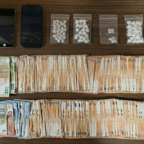 Συνελήφθη 37χρονος αλλοδαπός στο κέντρο της Αθήνας για διακίνηση ναρκωτικών – Επιτέθηκε στους αστυνομικούς