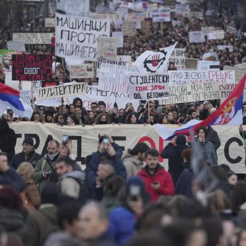 Σερβία: Διαδηλωτές κατά της διαφθοράς συγκρούονται με την αστυνομία