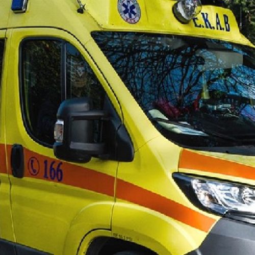 «ΑΚΡΩΤΗΡΙΑΣΜΟΣ» εργαζόμενης – Οδηγός χωρίς δίπλωμα «παραβίασε ΣΤΟΠ» κι έπεσε σε όχημα του «Βοήθεια Στο Σπίτι»