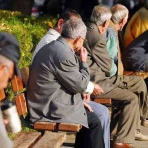 Δημογραφικός συναγερμός στην Ελλάδα: 290.000 περισσότεροι θάνατοι από γεννήσεις μέσα σε μόλις πέντε χρόνια