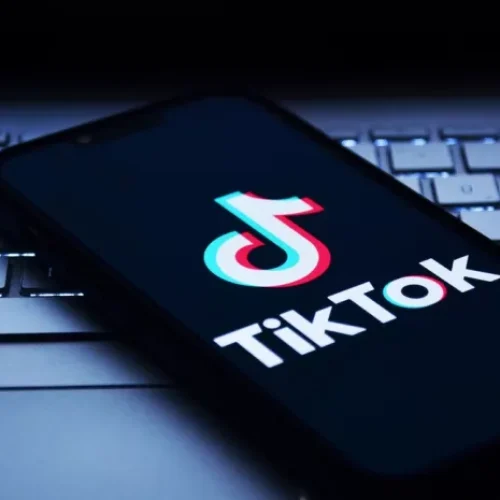 Η «αράχνη» του ΤikTok: Πώς τα ερωτικά ραντεβού στα Πατήσια κατέληγαν σε εφιάλτη βίας και εκβιασμών