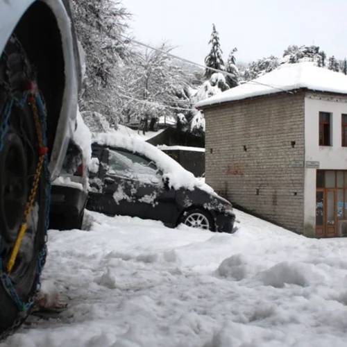 Σε ποια σημεία του οδικού δικτύου της Κεντρικής Μακεδονίας χρειάζονται αλυσίδες και πού έχει διακοπεί η κυκλοφορία