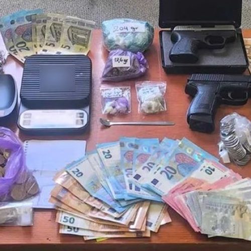 Σύλληψη 33χρονου που διακινούσε ναρκωτικά με ορμητήριο κατάστημα στο Περιστέρι