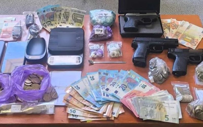 Σύλληψη 33χρονου που διακινούσε ναρκωτικά με ορμητήριο κατάστημα στο Περιστέρι