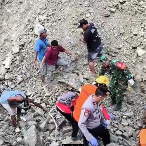 Συνεχίζονται οι έρευνες για τα «θύματα της κατάρρευσης λατομείου» στην Ινδονησία – Ο αριθμός των νεκρών ανέρχεται σε 17
