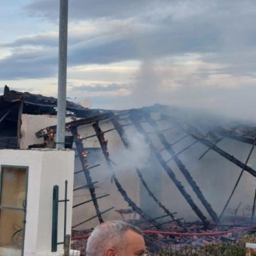 Τραγωδία στη Ραφήνα: Κάηκε άτομο εγκλωβισμένο στο σπίτι του