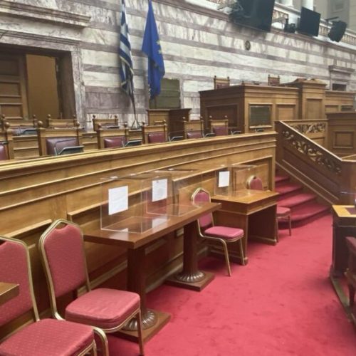Σκηνικό με κάλπες στήνεται στην Βουλή – Θα αποδοθούν οι ευθύνες για τους νεκρούς των Τεμπών; (ΦΩΤΟ)