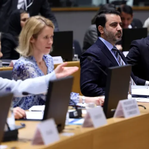Ο κόσμος καίγεται και η ΕΕ δίνει 6 δισ. στη ΣΥΡΙΑ