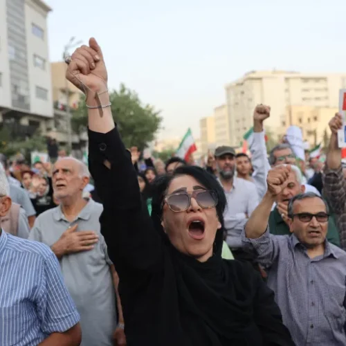 Ιράν: Διαδηλώσεις, νεκροί και απειλές εκτελέσεων σε μια σύγκρουση που έχει βαθιές ιστορικές ρίζες (BINTEO)