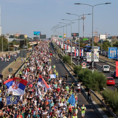 Βελιγράδι: Μαζικές φοιτητικές διαδηλώσεις κατά της αστυνομικής βίας και της κυβέρνησης!!