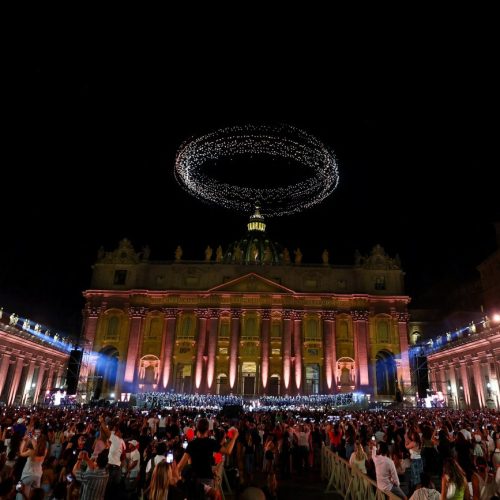 Εκπληκτικά σόου με drones στον ουρανό του Βατικανού! [ΒΙΝΤΕΟ]