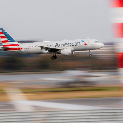 Αεροσκάφος 737 της American Airlines βρέθηκε με τρύπα από σφαίρα στην Κολομβία