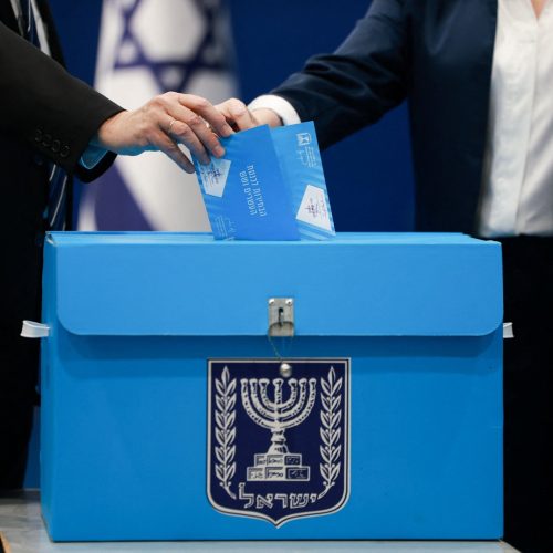 Θρίλερ στο Ισραήλ με οριακό προβάδισμα Νετανιάχου έναντι του Άιζενκοτ