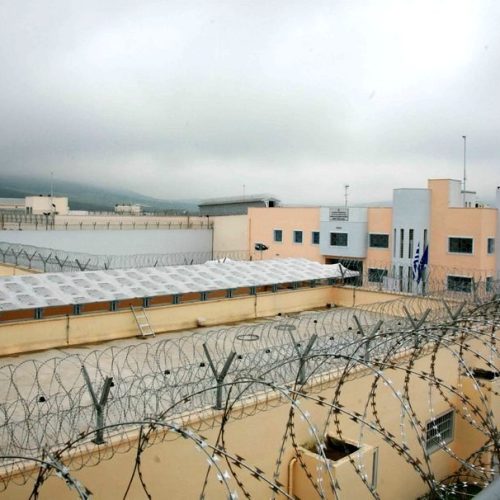 Εφοδος στις φυλακές Μαλανδρίνου – Εντοπίστηκαν αυτοσχέδια μαχαίρια, ναρκωτικά, κινητά τηλέφωνα