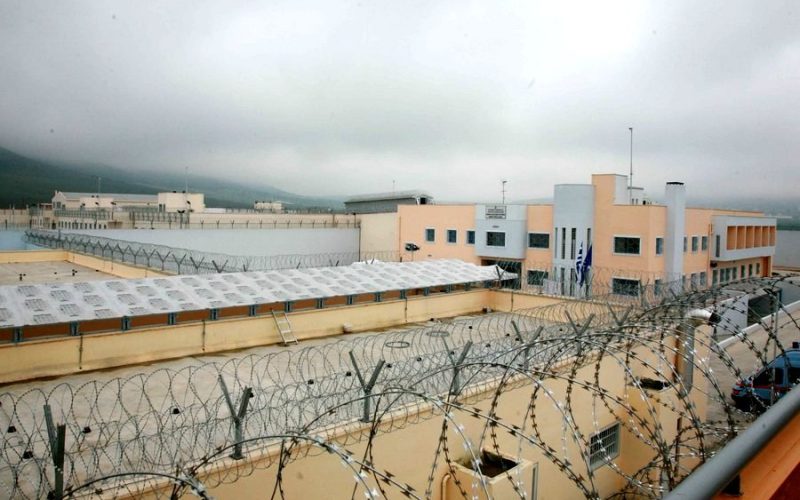 Εφοδος στις φυλακές Μαλανδρίνου – Εντοπίστηκαν αυτοσχέδια μαχαίρια, ναρκωτικά, κινητά τηλέφωνα