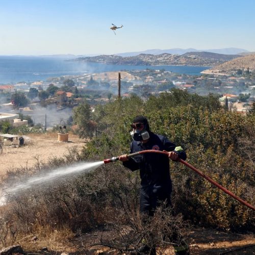 Σε «ύφεση» η πυρκαγιά στην Παλαιά Φώκαια