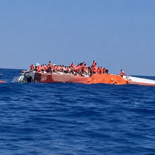 Ανατροπή επιβατηγού πλοίου με 267 επιβαίνοντες ανοικτά της Κερύνειας στην κατεχόμενη Κύπρο