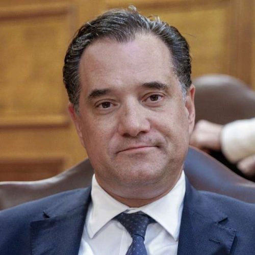 «Βάλτε βραχιολάκι και πηγαίντε για καφέ!» – Η νέα «ιατρική» συμβουλή του Άδωνι