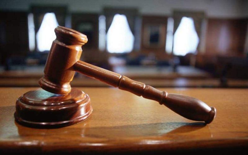 Η δικαστική «παγίδα» του διαζυγίου: Αθώος ο πατέρας που κατηγορήθηκε επειδή… αποκοιμήθηκε δίπλα στην κόρη του