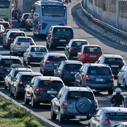 Κίνηση στην Αττική: Μεγάλο μποτιλιάρισμα στον Κηφισό, καθυστερήσεις στην Αττική Οδό και προβλήματα στο κέντρο
