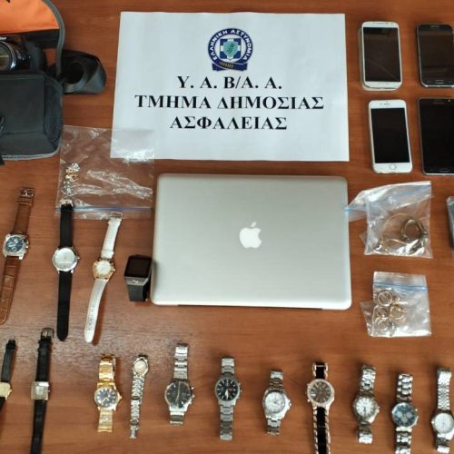 Παρίστανε την οικιακή βοηθό και άδειαζε σπίτια ΑμεΑ – Συνελήφθη με λεία άνω των 23.000 ευρώ